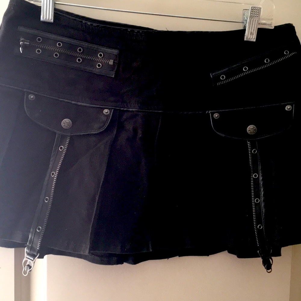 Pleated cotton, platter, zipper, garter club skirt